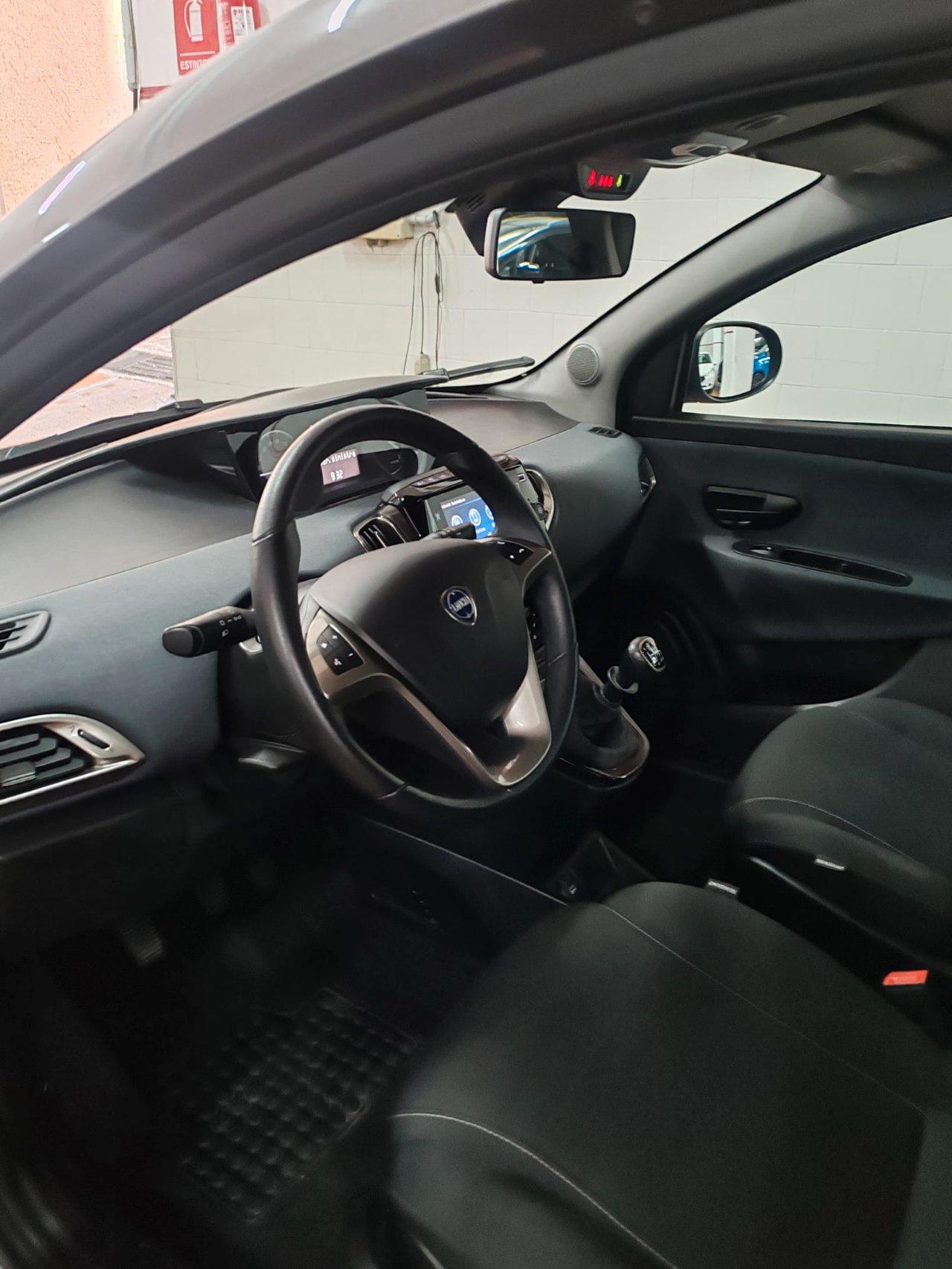 Lancia Ypsilon 1.0 Hybrid Gold 70cv 5pt CARPLAY