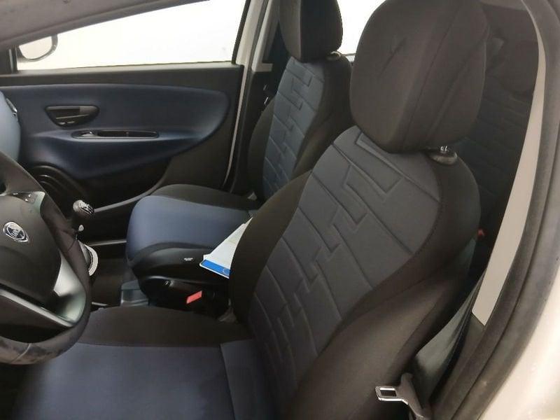 Lancia Ypsilon 1.0 firefly hybrid Platino s&s 70cv