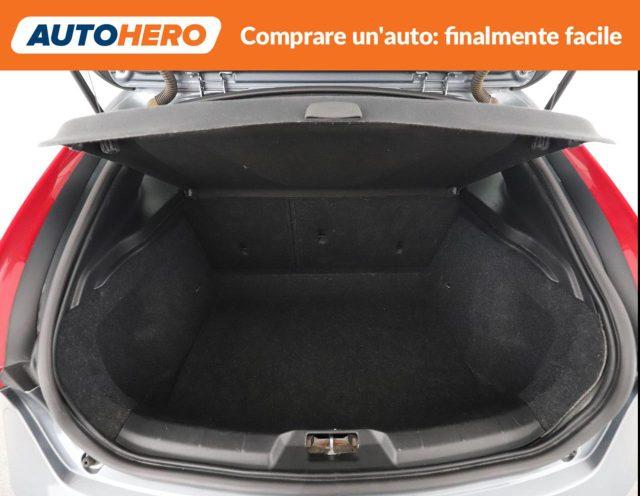 VOLVO V40 D3 Momentum