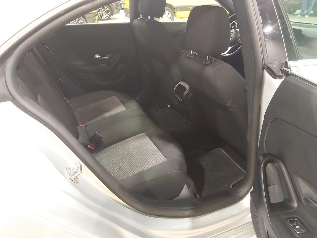 MERCEDES-BENZ CLA 180D 116CV 6M. BUSINESS SOLUTION ( FARI LED - NAVI PREMIUM - CRUISE - PARK ASSIST )