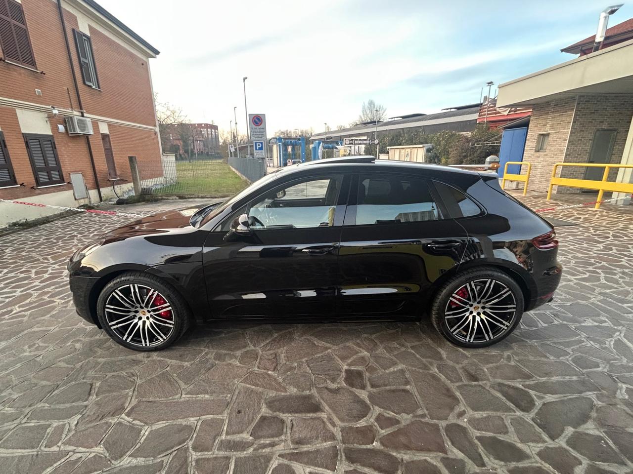Porsche Macan turbo performance 440CV