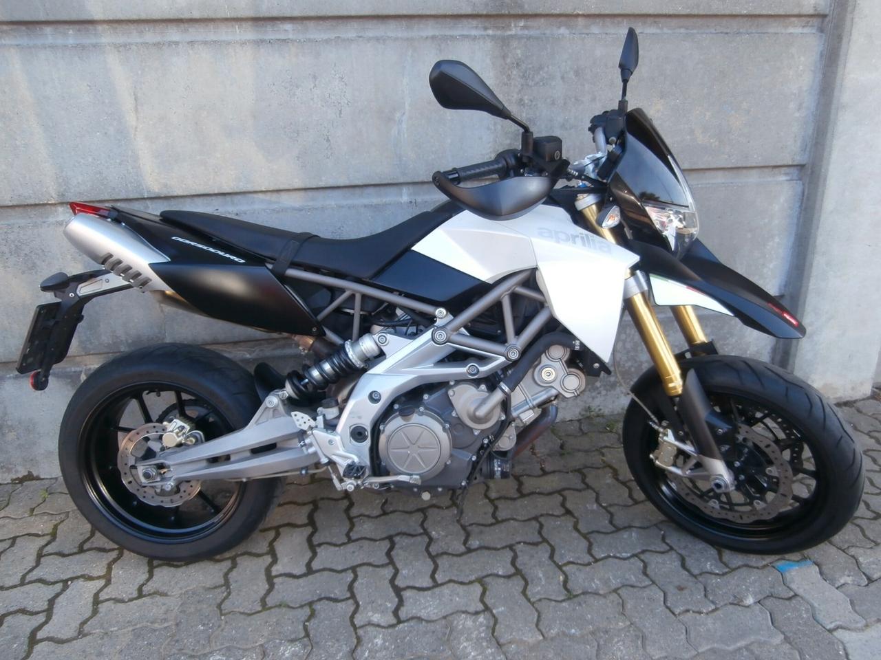 Aprilia Dorsoduro 750 (2009 - 14) del 2009 passaggio incluso.