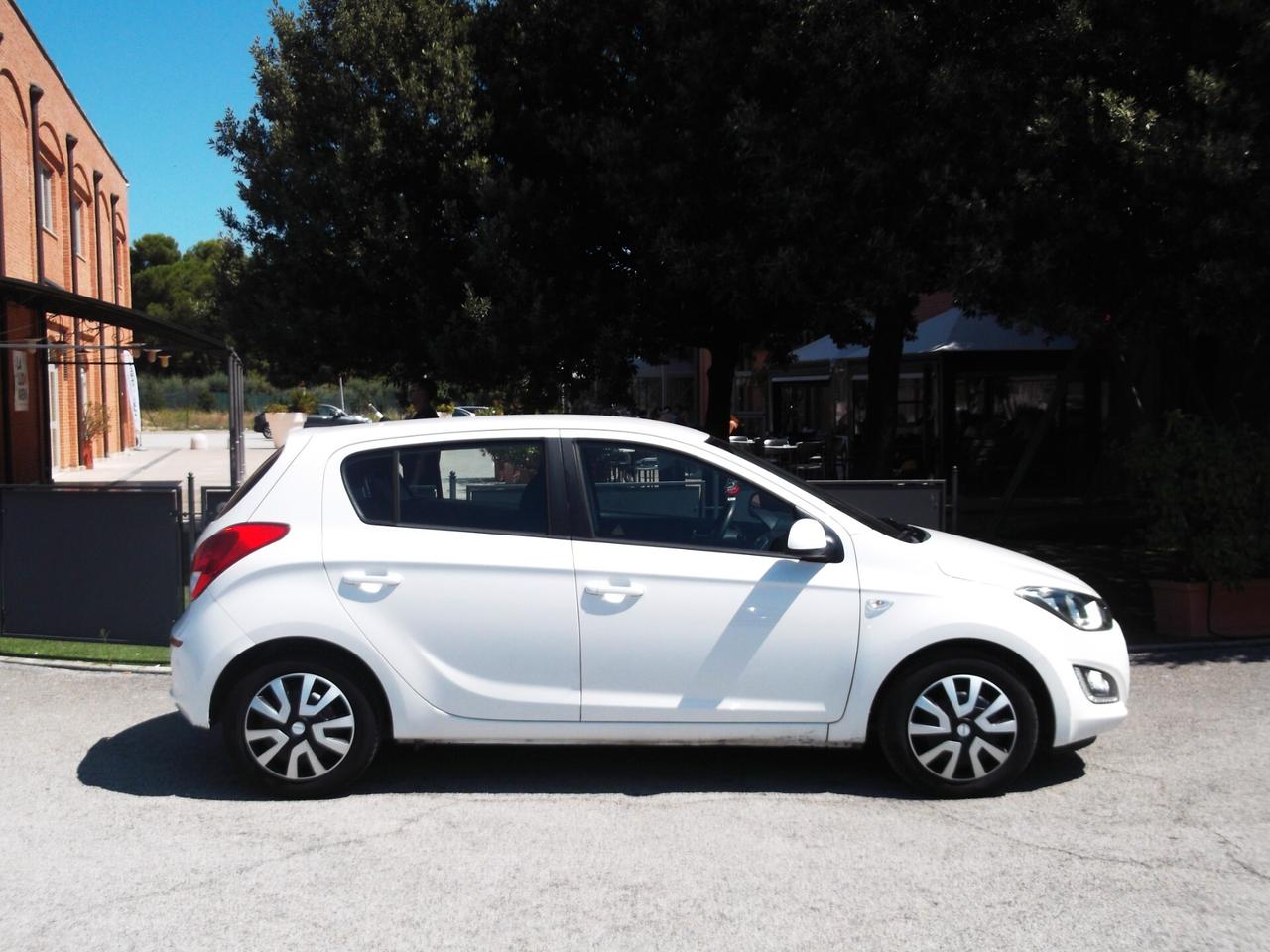 Hyundai i20 1.1 CRDi 5p. Neopatentati 2014