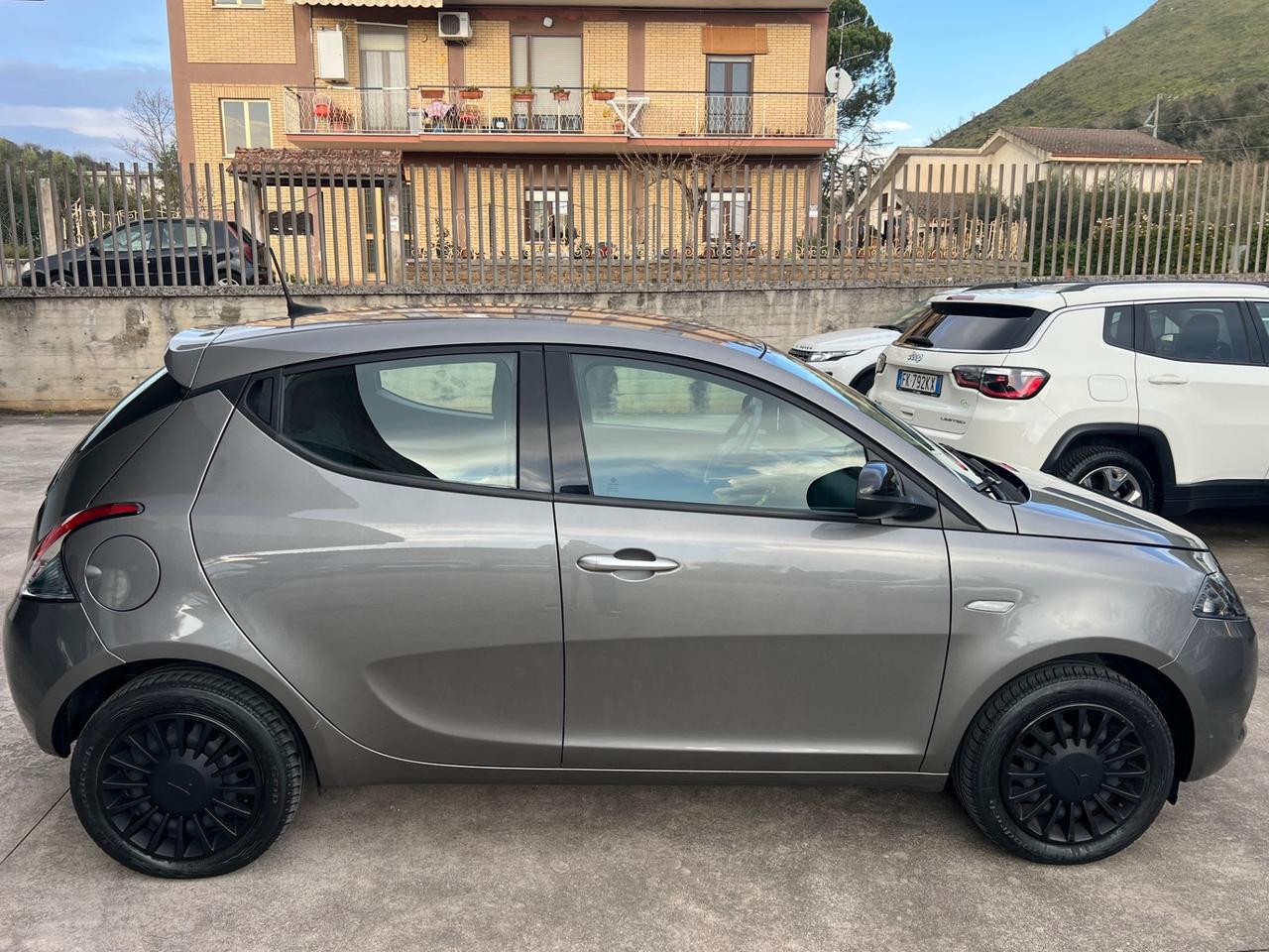 Lancia Ypsilon 1.2 69 CV 5 porte GPL Silver