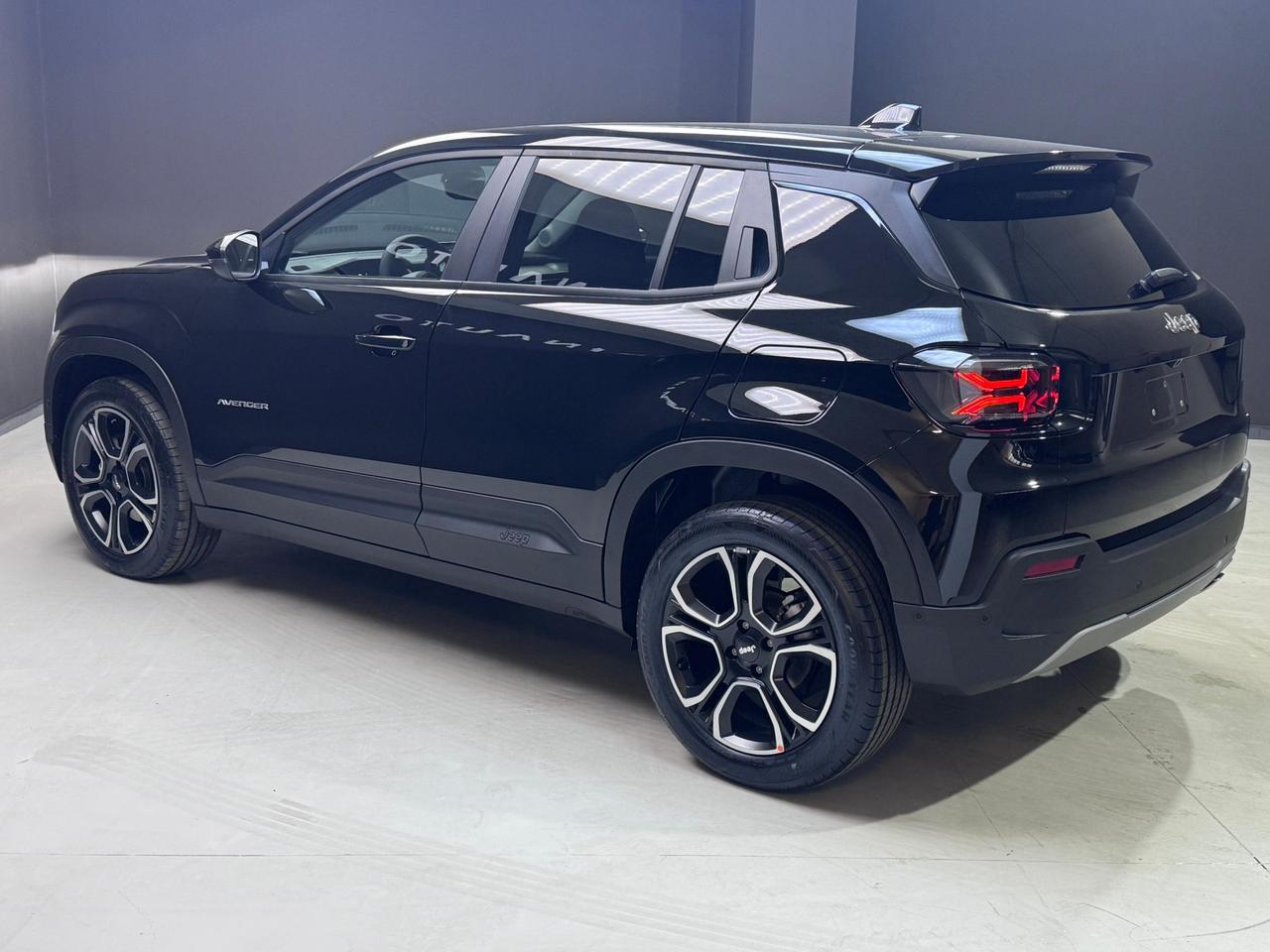 Jeep Avenger 1.2 turbo e-hybrid mhev Summit fwd 110cv edct6