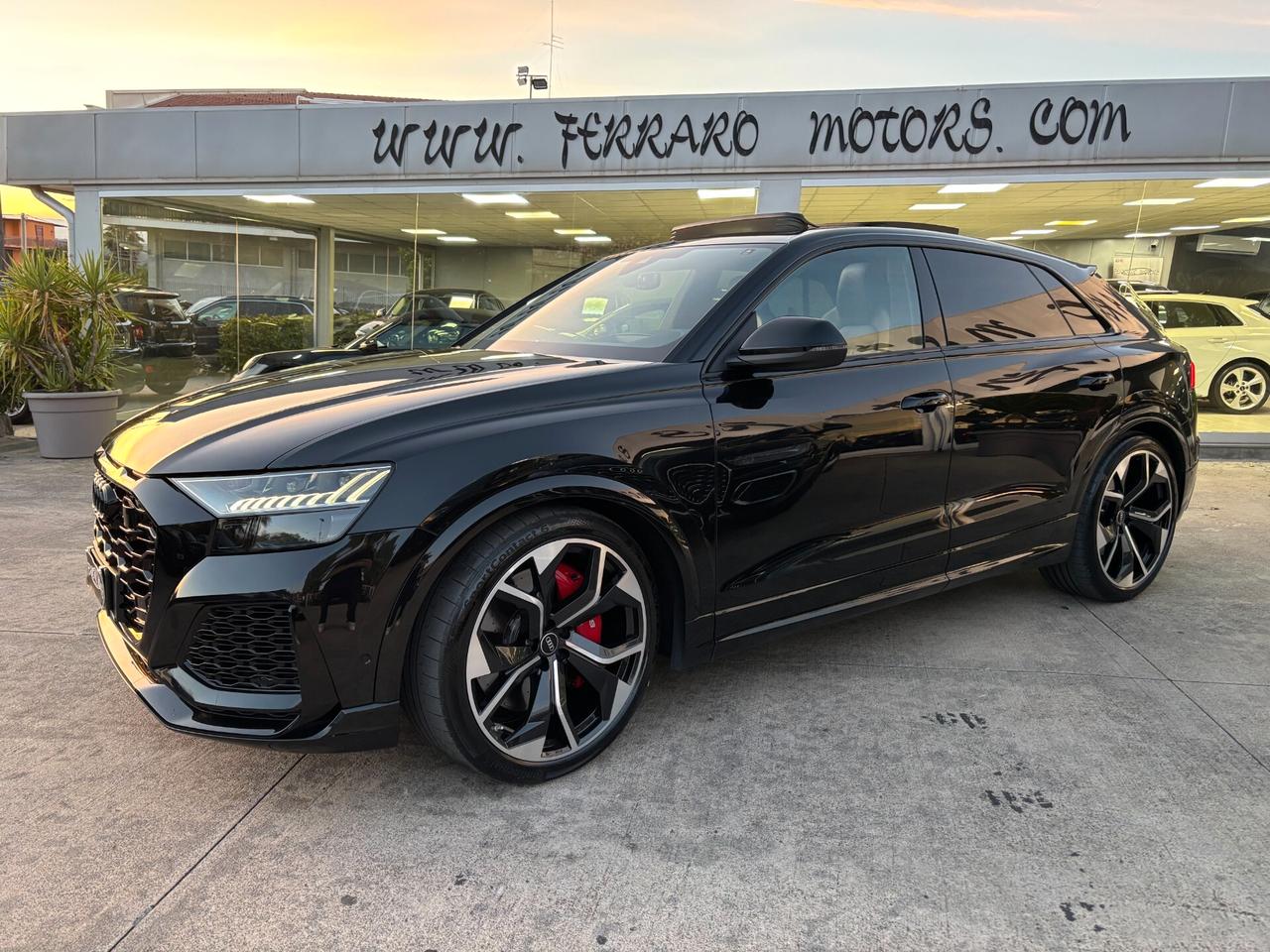 Audi Q8 RS TFSI V8 quattro tiptronic