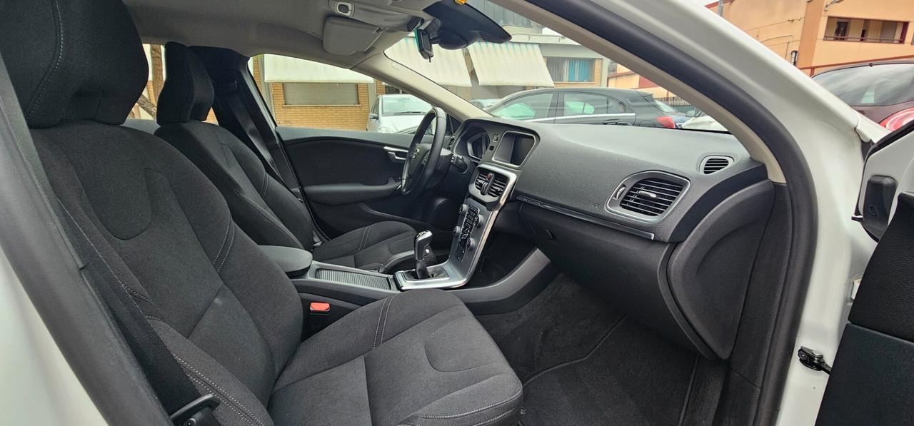 Volvo V40 Cross Country Solo 30.000 km