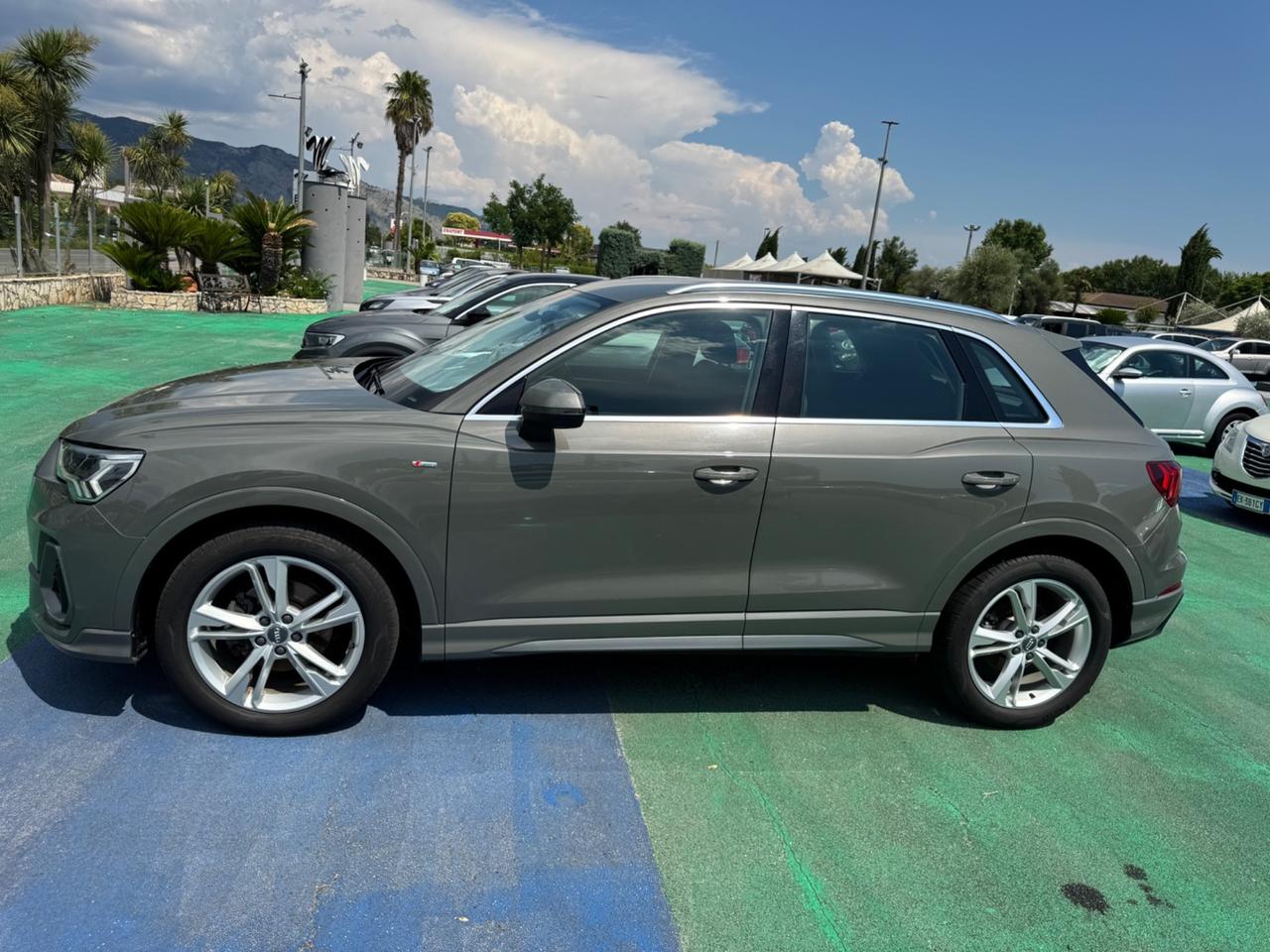 Audi Q3 2.0 TDI 150 CV S tronic line Edition