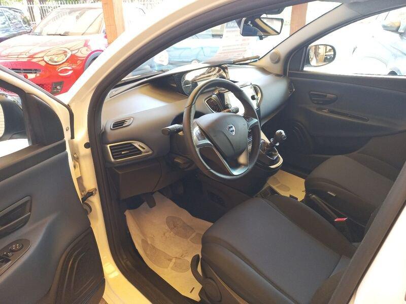 Lancia Ypsilon New 5 porte My24 1.0 Firefly 70 CvStart&Stop Hybrid Oro