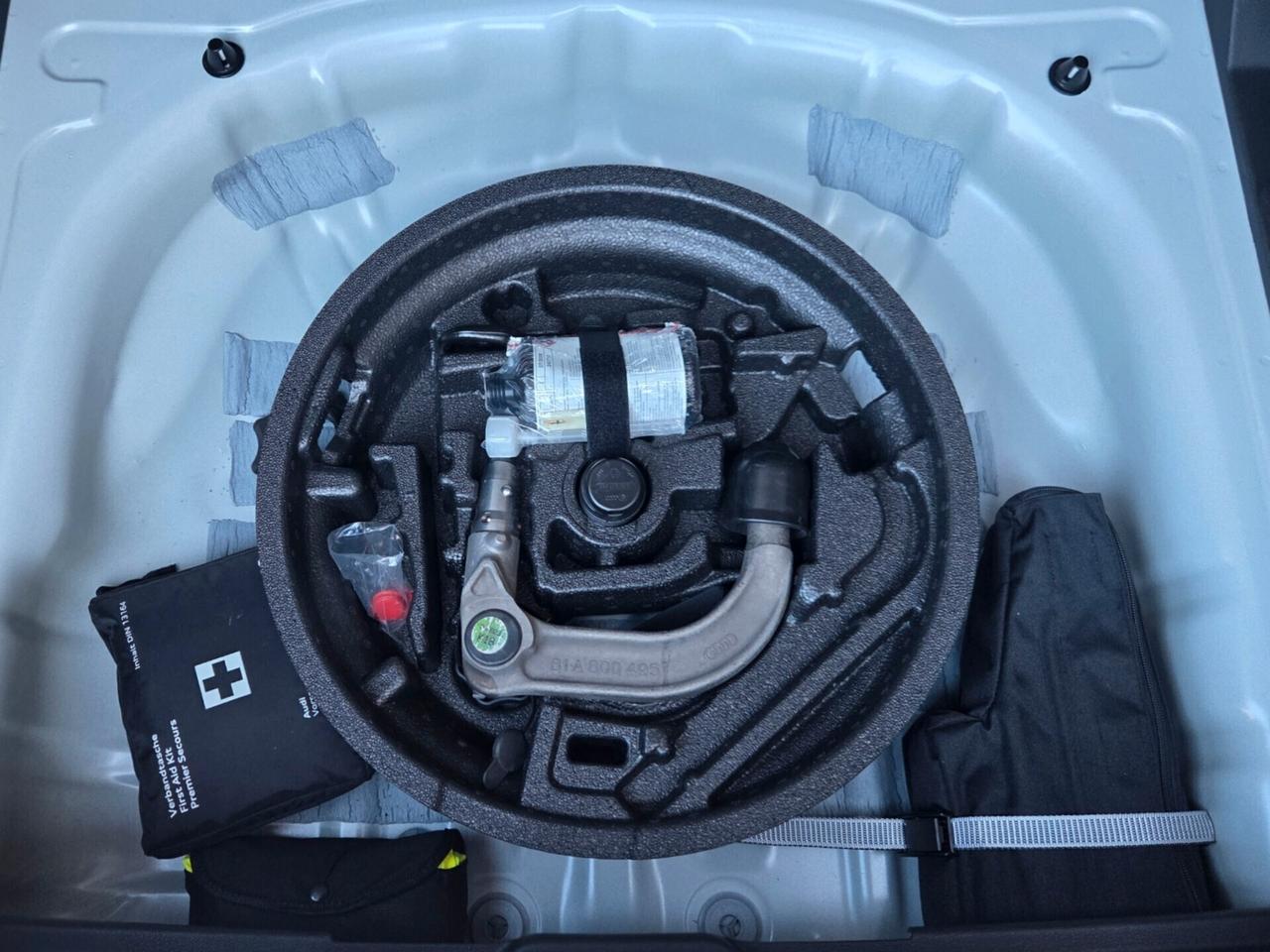 Audi Q2 30 TDI IDENTITY BLACK