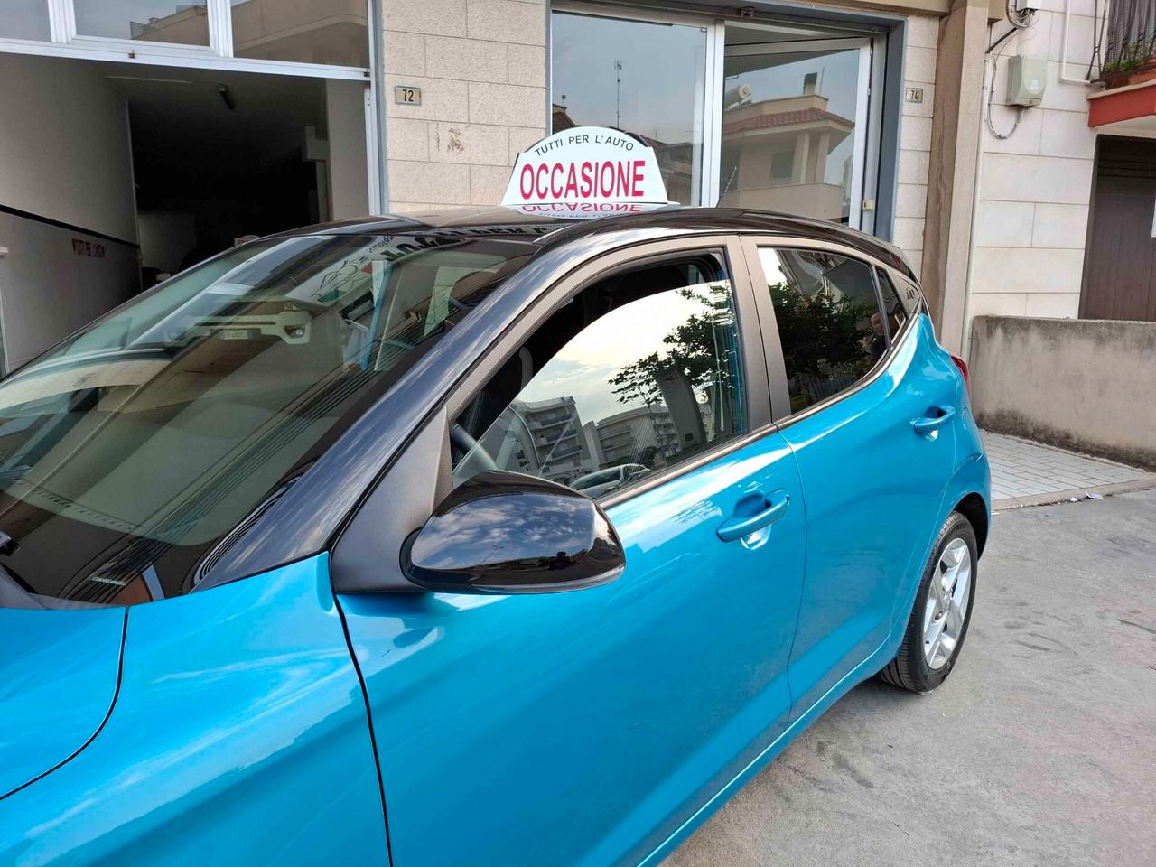 Hyundai i10 1.0 BENZINA - 2022 BICOLORE