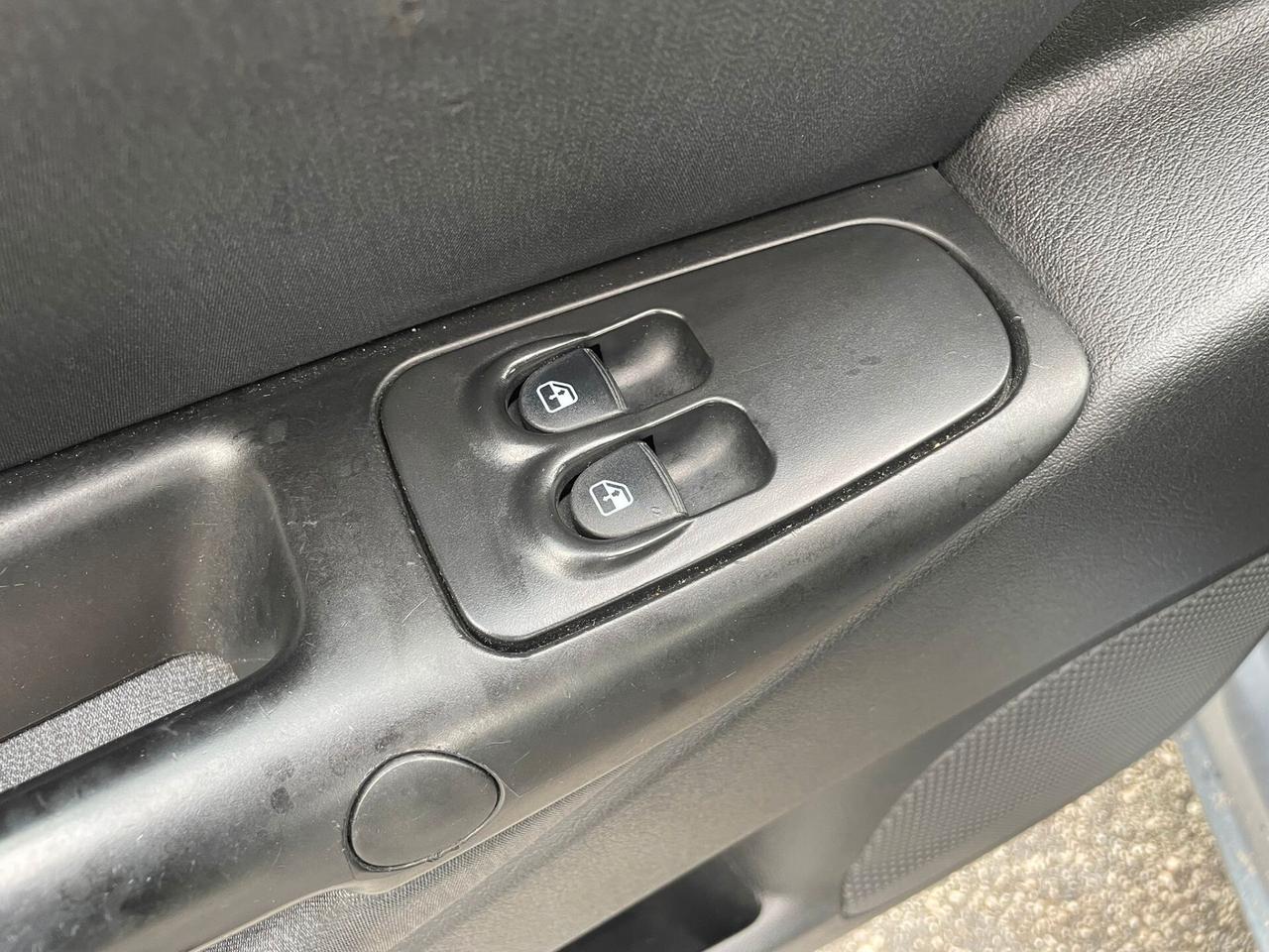 LANCIA YPSILON 1.3MJT ARGENTO 75cv