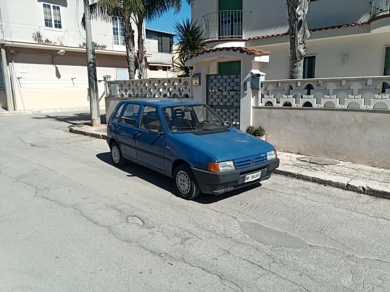 Fiat Uno 1.0 i.e. cat 5 porte (non paga pi&amp;amp;amp;ugrave; il bollo) gancio traino