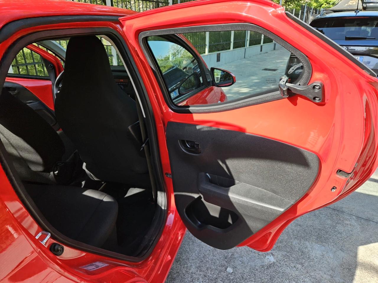 Toyota Aygo Connect 1.0 VVT-i 72 CV 5 porte x-play