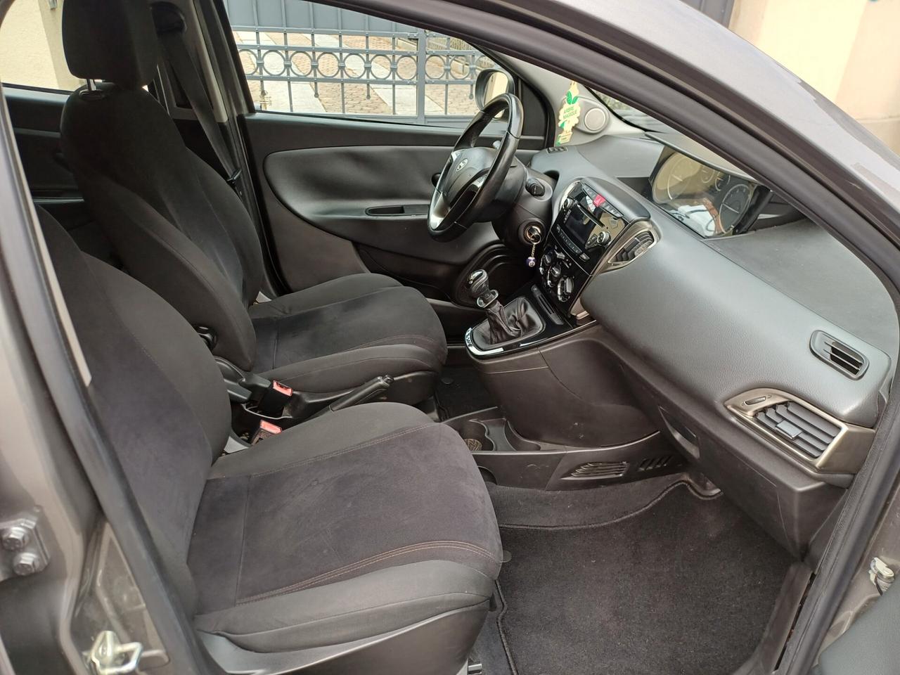 Lancia Ypsilon 1.2 PER NEOPATENTATI