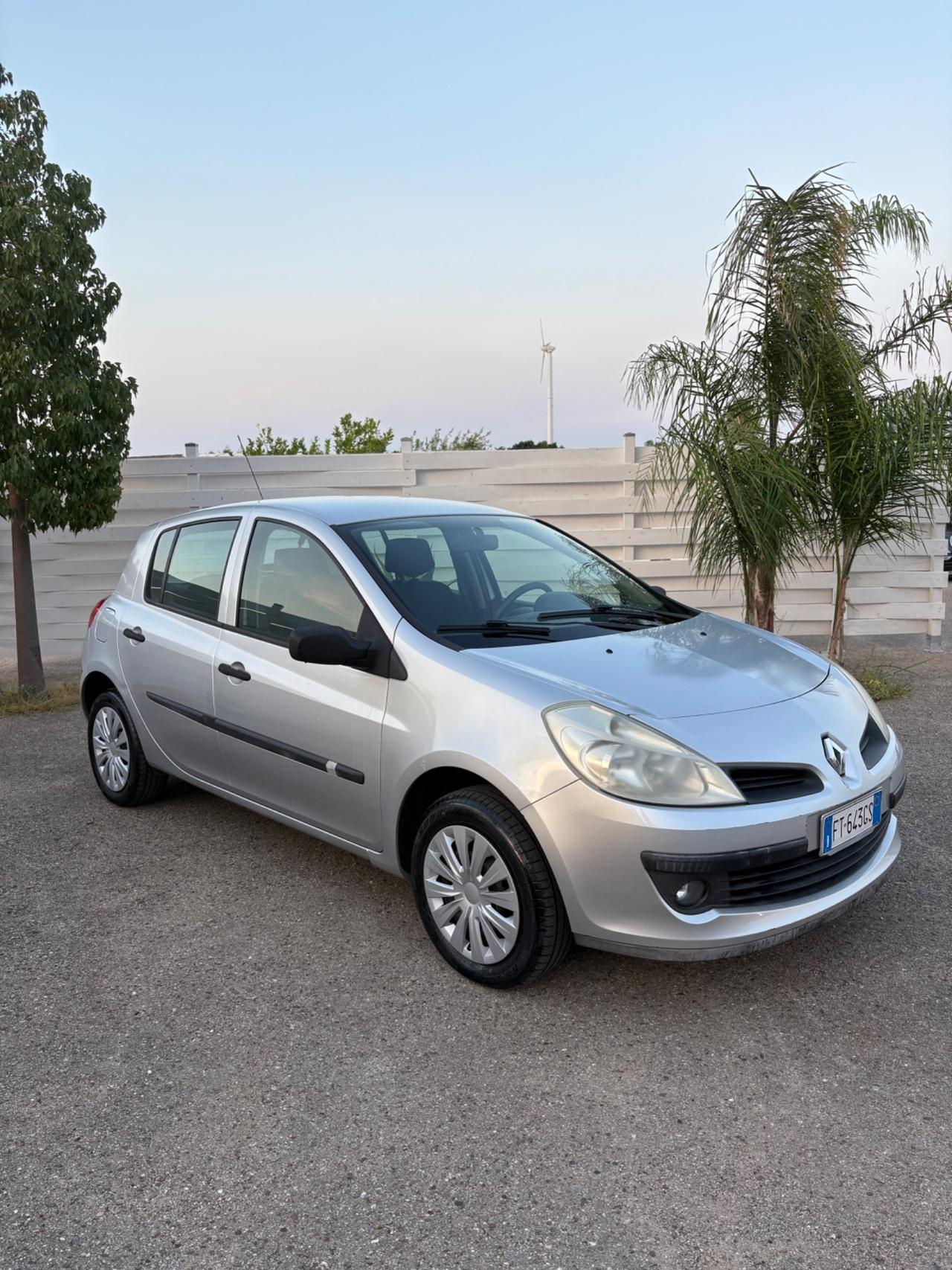Renault Clio 1.2 5 porte 116.000 km adatta a neopatentati