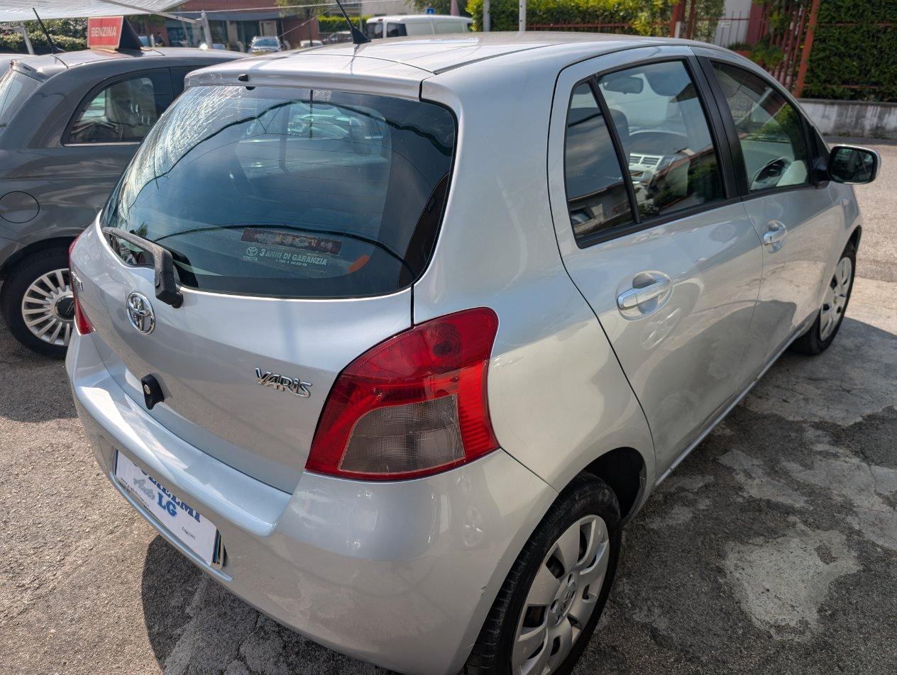 Toyota Yaris 5P 1.0 km 59.999 Neopatent. benzina Sol