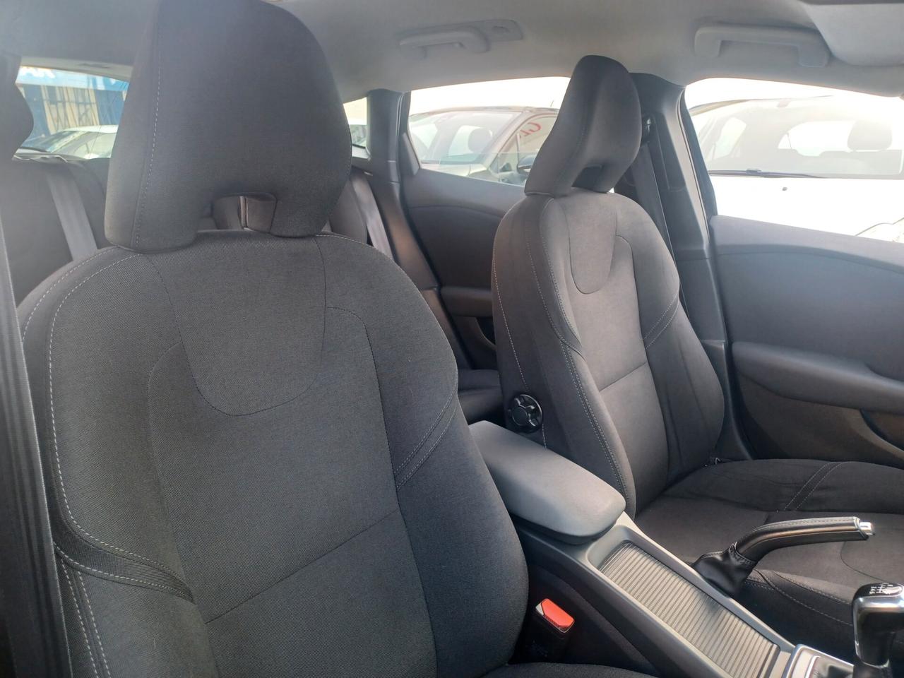 Volvo V40 D2 1.6 Momentum 2015 UNICO PROPRIETARIO