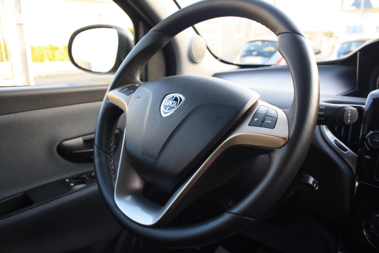 LANCIA YPSILON 1.0 HYBRID 70CV GOLD BLACK