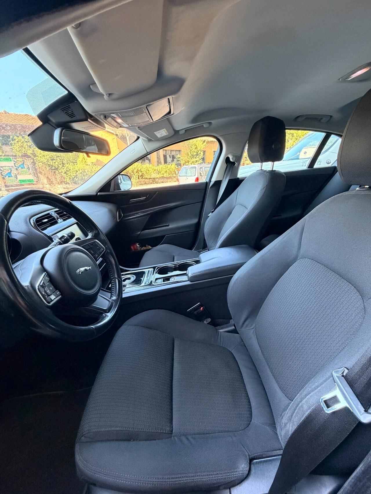 Jaguar XE 2.0 D Turbo 180CV Pure Business Edition