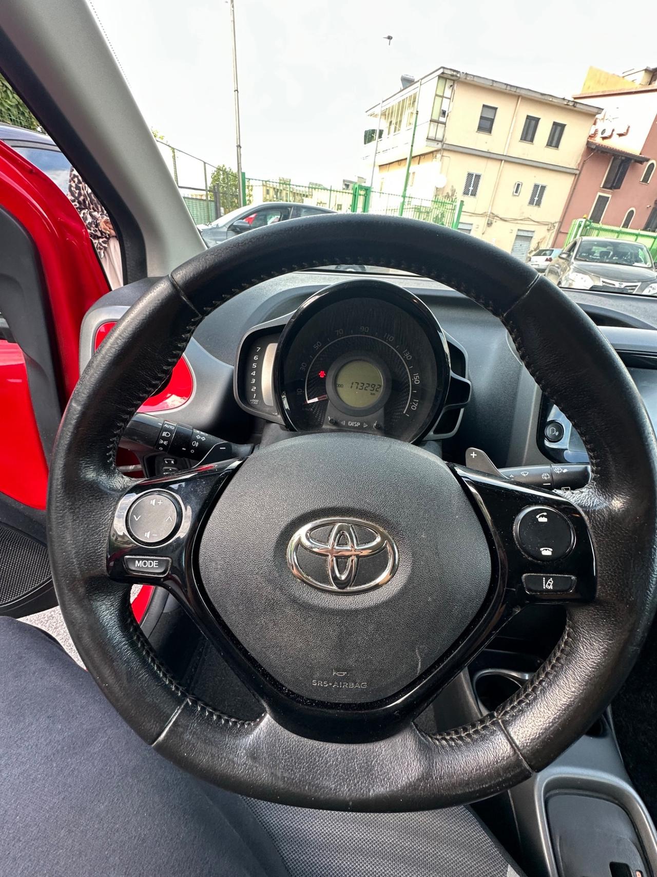 Toyota Aygo 1.0 VVT-i 72 CV 5 porte x-play MMT