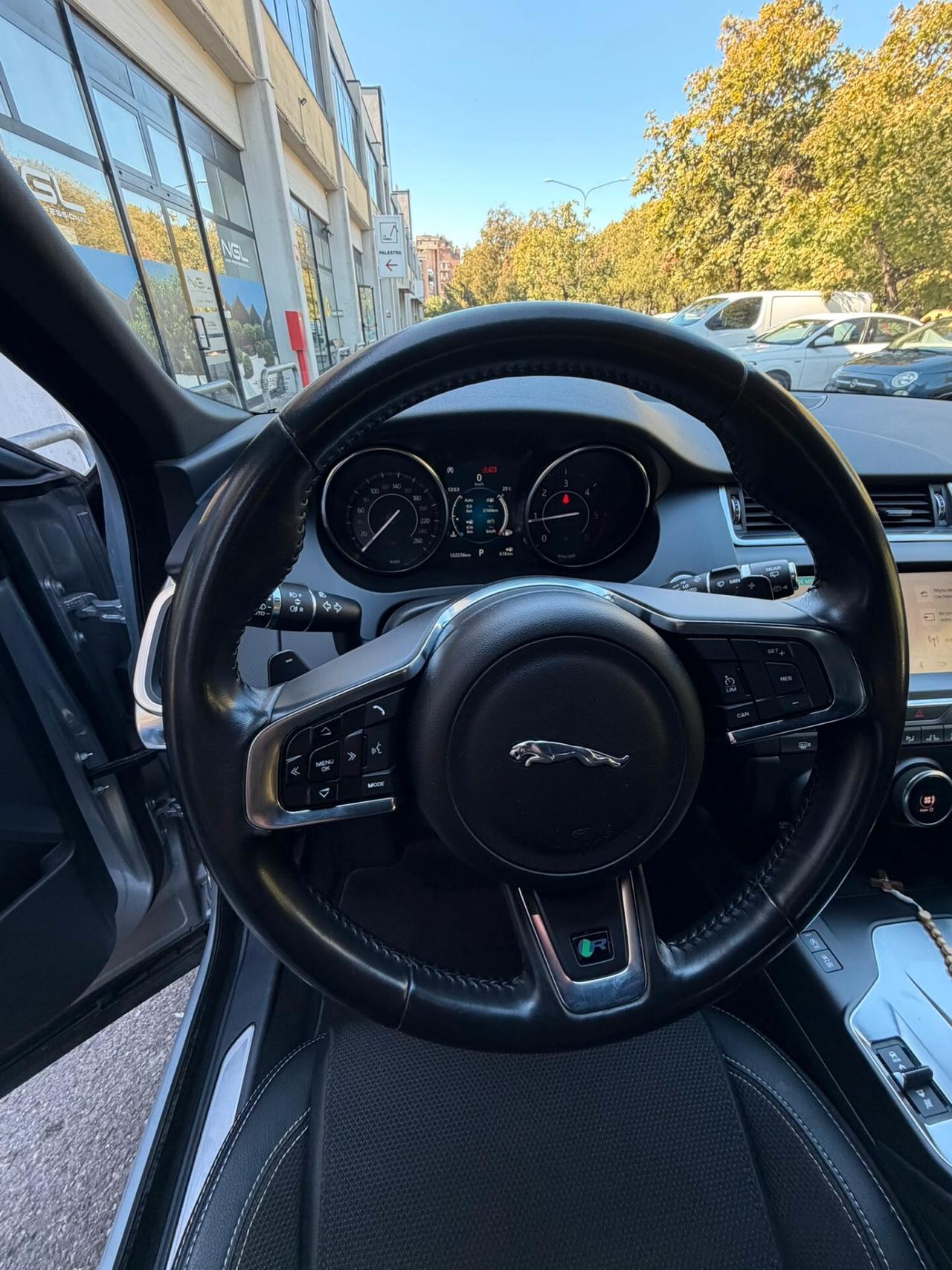 Jaguar E-Pace 2.0D 150 CV AWD aut. R-Dynamic HSE