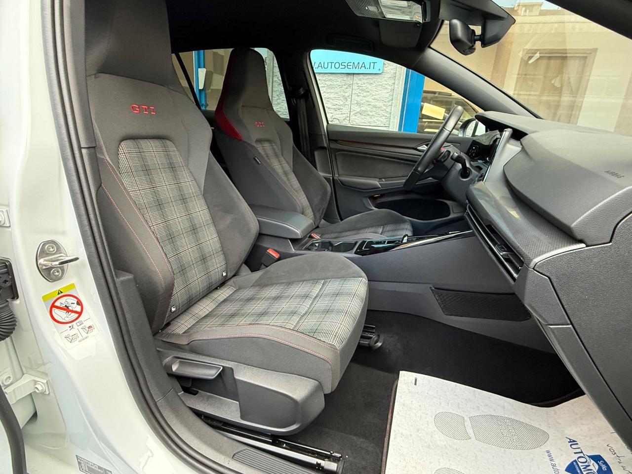 Volkswagen Golf GTI 2.0 TSI DSG PERFORMANCE