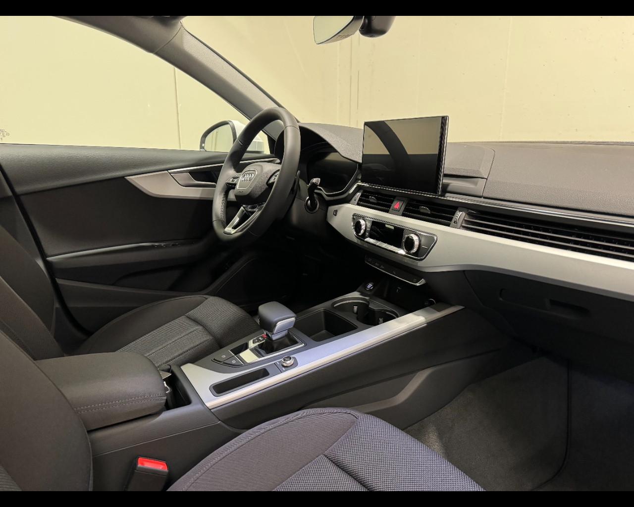 AUDI A4 AVANT 30 TDI MHEV S-TRONIC BUSINESS