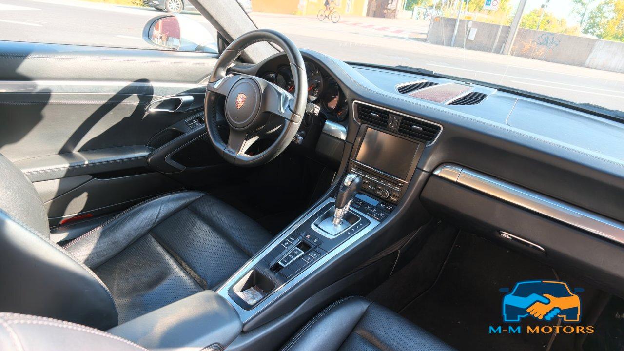 Porsche 911 Coupe 3.4 Carrera 4