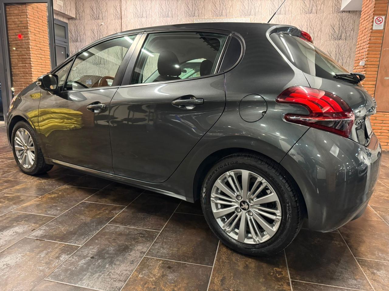 Peugeot 208 PureTech 82 5 porte Allure