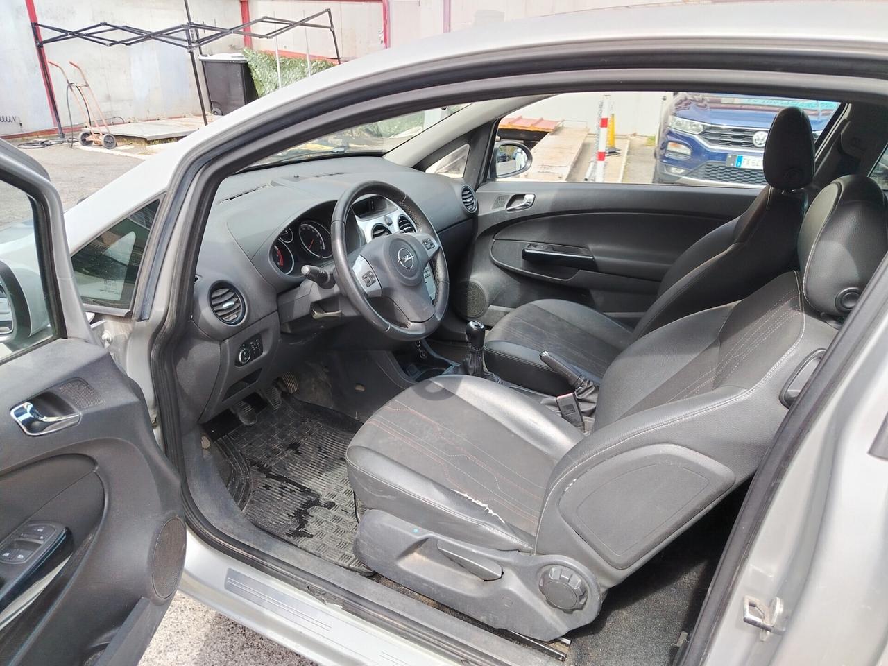 Opel Corsa 1.2 3 porte b-color