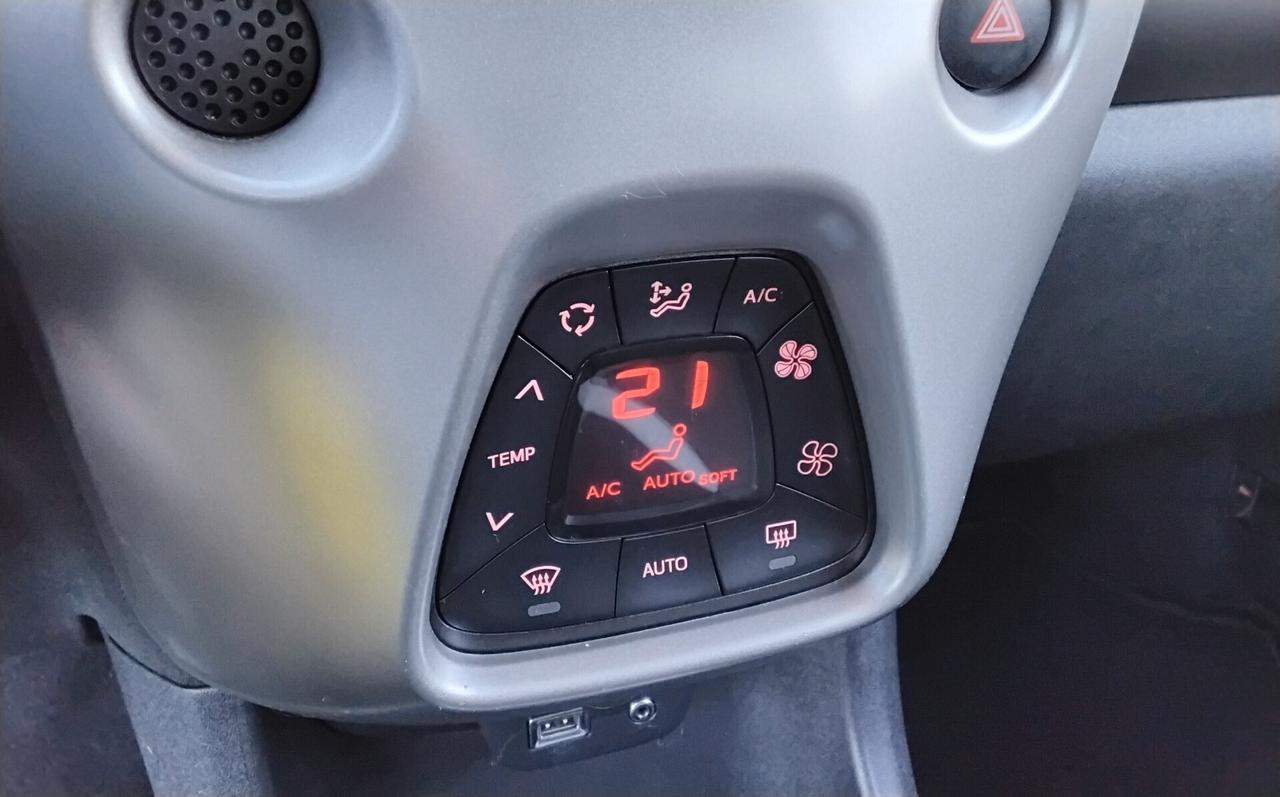 Toyota Aygo 1.0 VVT-i 69 CV 5 porte x-cite