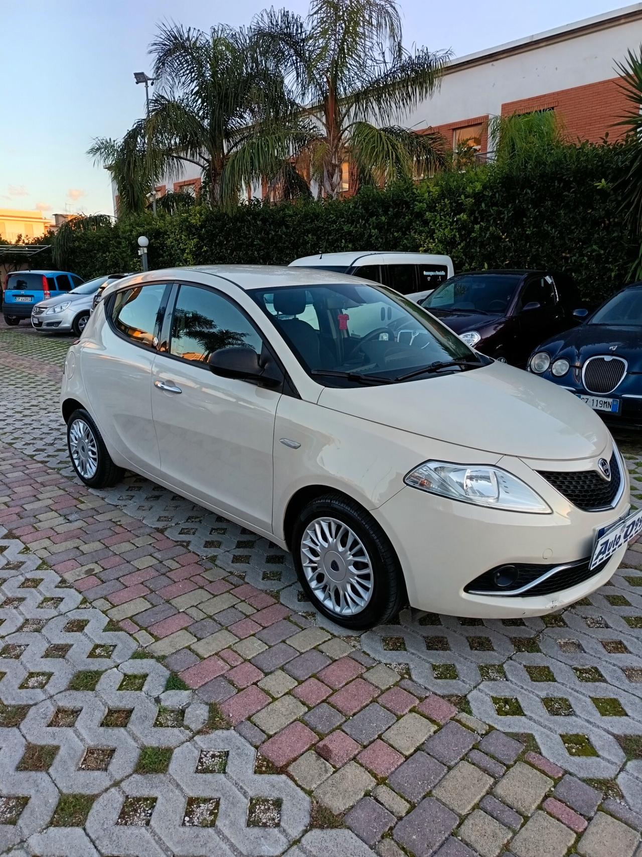 Lancia Ypsilon 1.2 69 CV 5 porte GPL Ecochic Silver