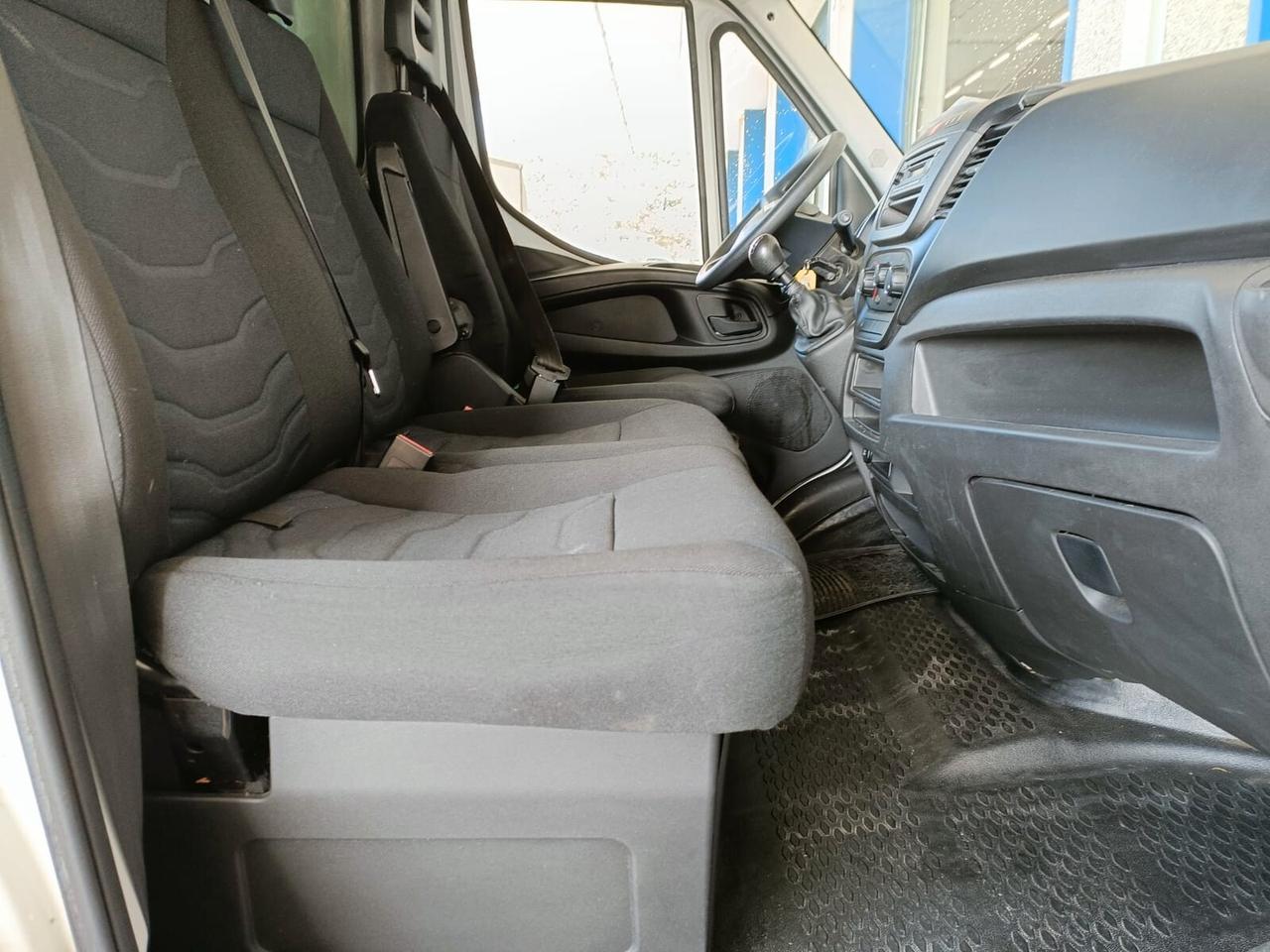 Iveco Daily FURGONE BOX CON SPONDA E PORTA LATERALE