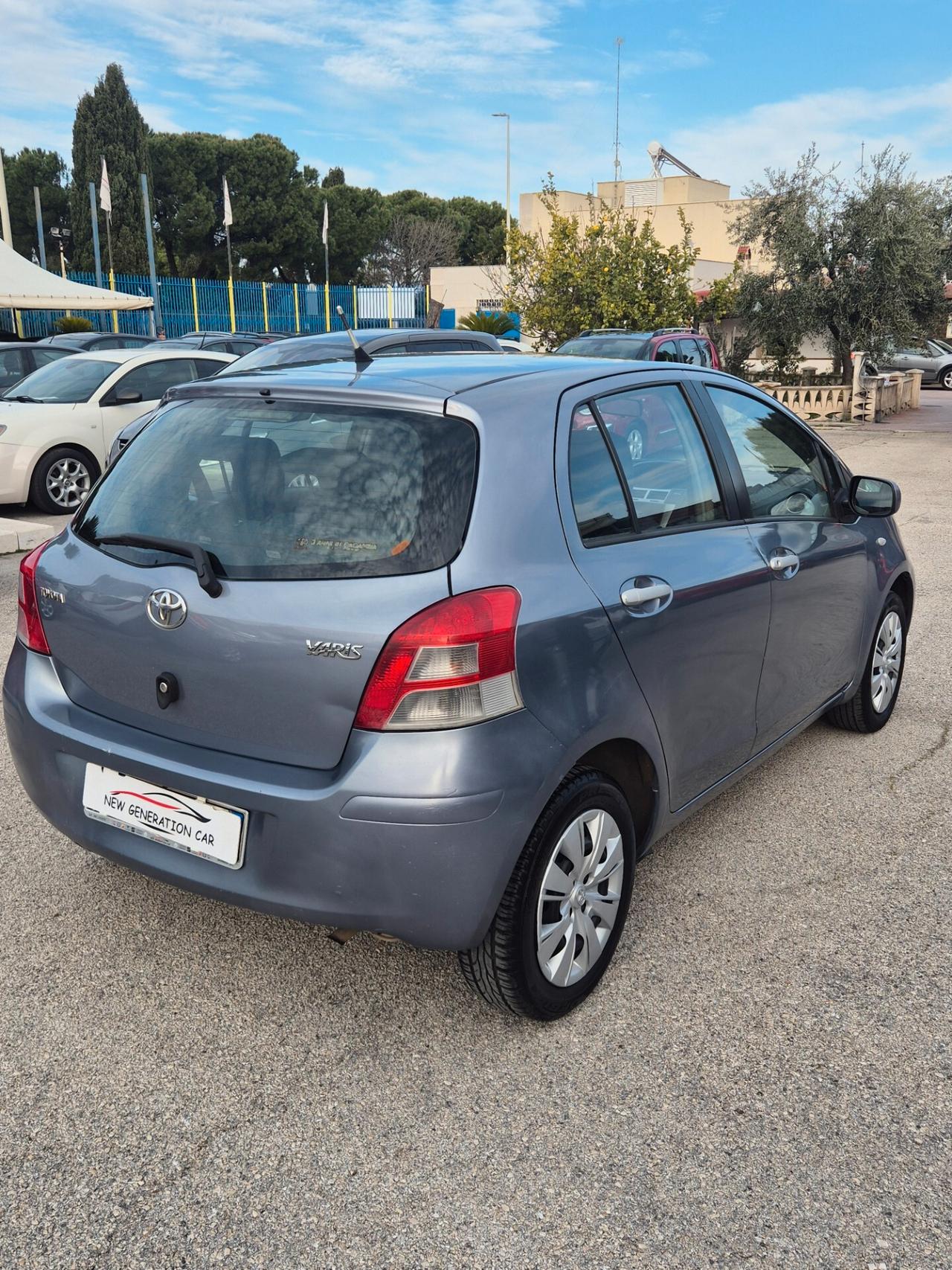 Toyota Yaris 1.0 5.p luxury pack
