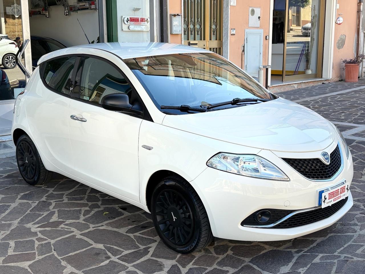 Lancia Ypsilon 1.2 69 CV 5P Gold UCONNECT Blue&Me