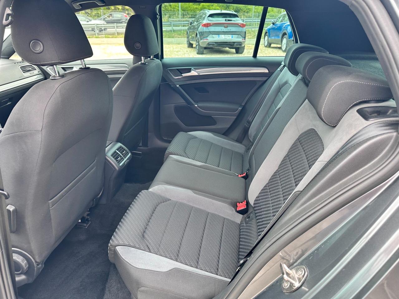 Volkswagen Golf 1.6 TDI 115 CV R-LINE