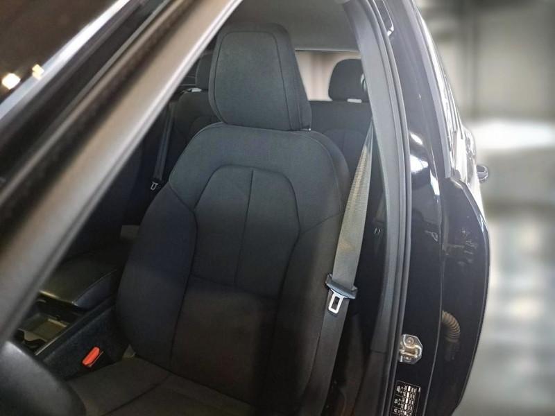 VOLVO XC40 T2 Momentum Core