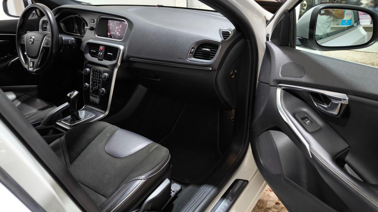 Volvo V40 D2 R-design