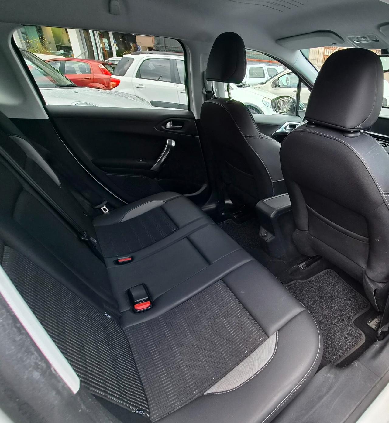 Peugeot 2008 BlueHDi 100 Black Matt