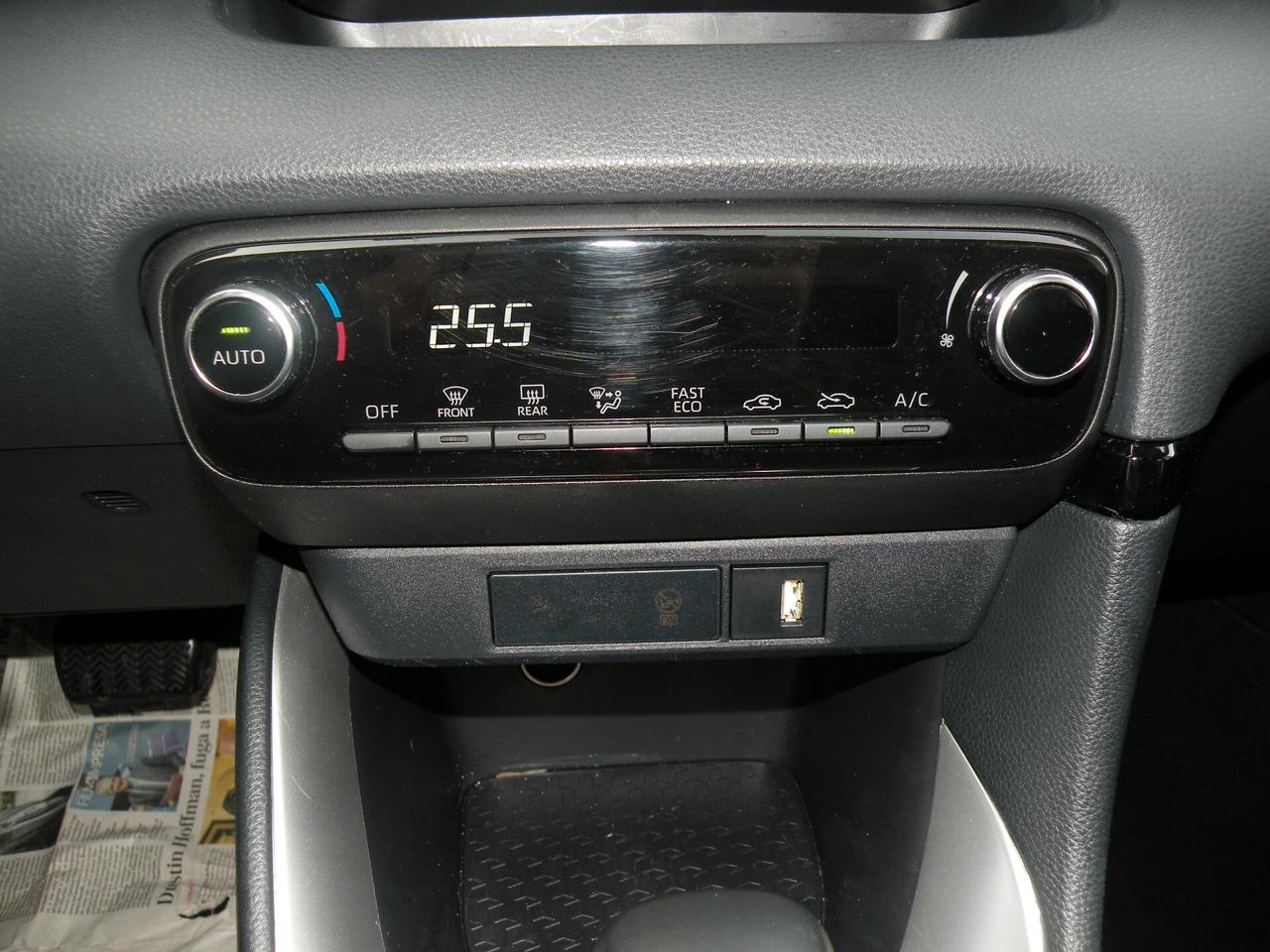 TOYOTA YARIS HYBRID - NOLEGGIO