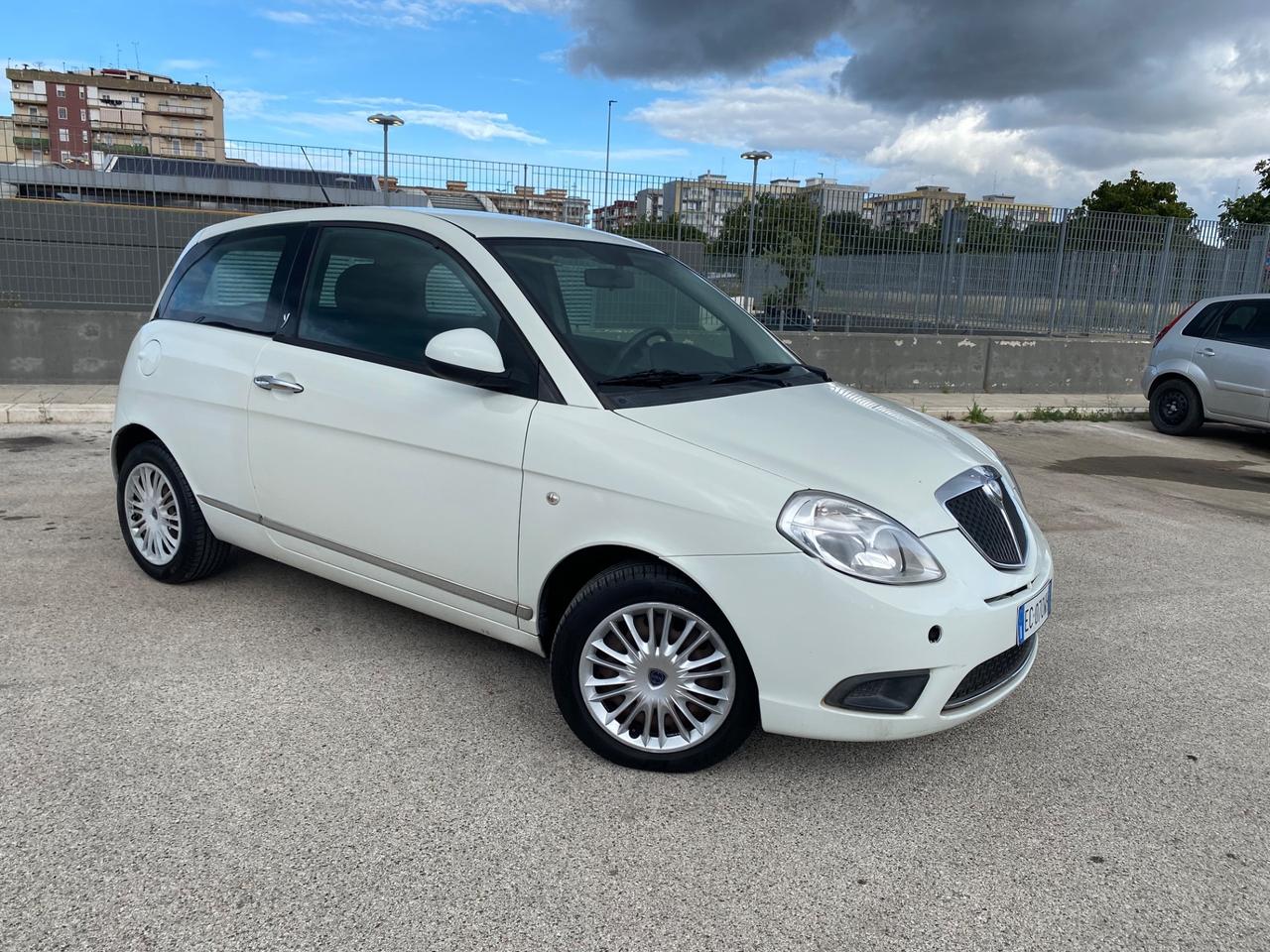 Lancia Ypsilon 1.2 Argento