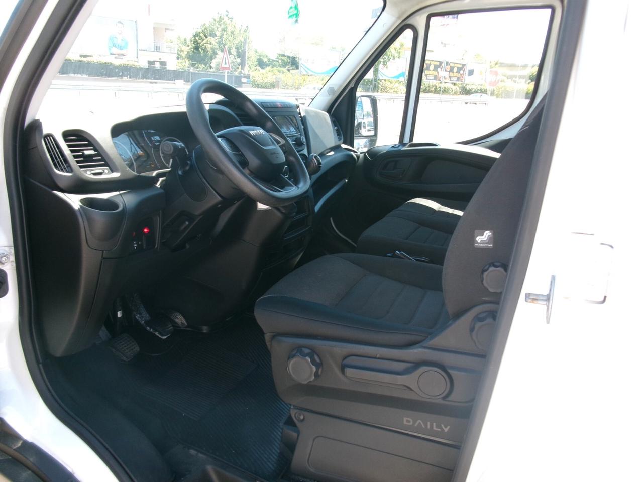 Iveco Daily 35C14 2.3 140CV E6D DOPPIA CABINA 7POSTI RIBALTABILE **32000 KM**
