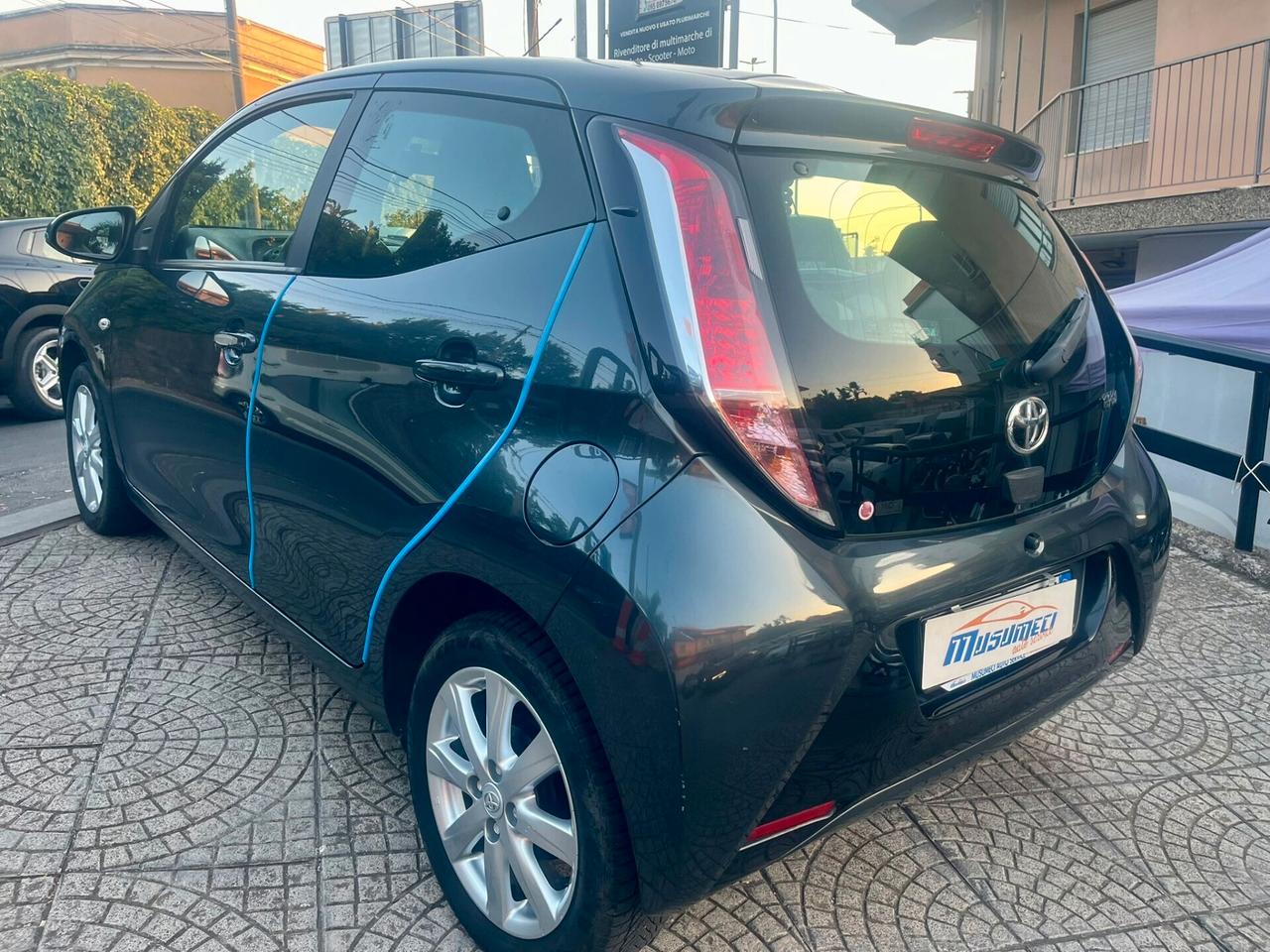 Toyota Aygo 1.0 VVT-i 69 CV 5 porte x-play TSS