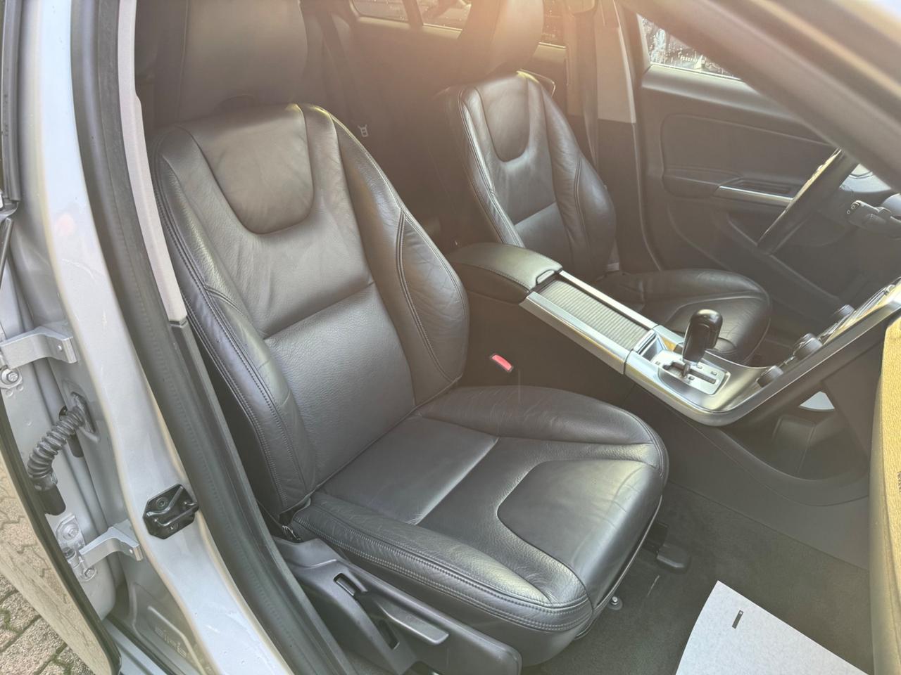 Volvo V60 D5 AWD Geartronic Summum