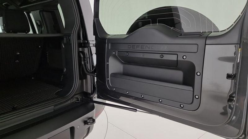 Land Rover Defender 110 3.0D I6 200 CV AWD Auto X-Dynamic SE