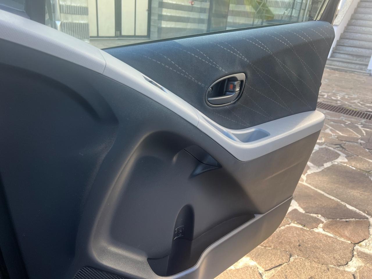 Toyota Yaris 1.0 5 porte Sol