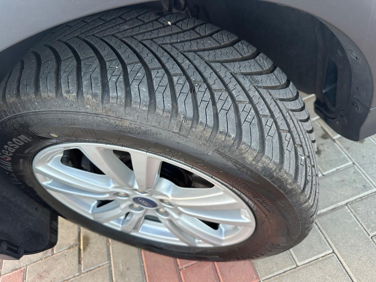 Ford Kuga 1.5 TDCI 120 CV OK NEOPATENTATI