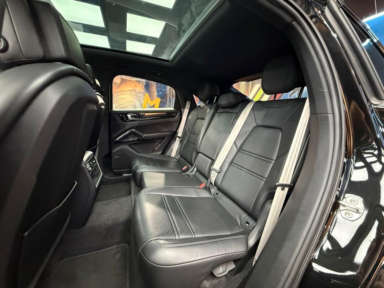 Porsche Cayenne Coupé Platinum Edition (260)