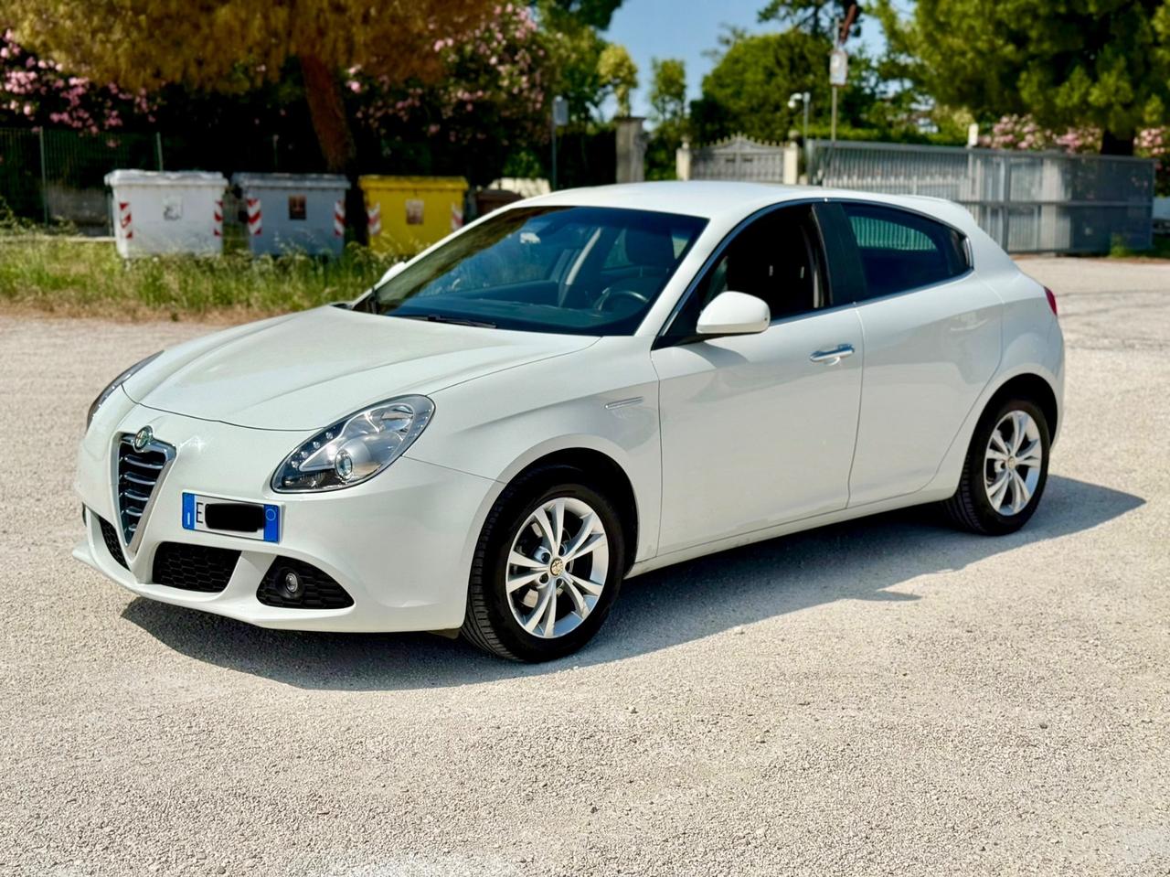 Alfa Giulietta 1.6 JTDm-2 euro5 neopatentati UNIPROPRIETÀ
